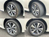 205/55R16 純正アルミホイール装着。