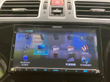 地デジやFM、Bluetoothオーディオなど複数のメニューが並び、目的に合わせて選びやすい画面です。日々の移動中も音楽や情報を楽しめ、使い勝手の良さが感じられます。