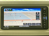 道に迷う心配なく、目的地までスムーズに。分かりやすい表示で、長距離ドライブも安心です。周辺情報も確認できるので便利ですね。