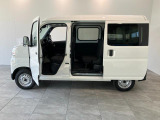 お客様にぴったりなおクルマをお選びいただけますように様々な展示車をご用意致しております!ダイハツの軽自動車だけではなく、他メーカー車やコンパクトカー・ミニバンなども数多く取り揃えております!
