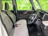 視界の良い運転席は、運転に集中できます。シートの形状も工夫されており、長時間のドライブでも疲れにくいでしょう。