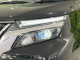 【LEDヘッドライト】悪天候や夜間走行時も良好な視界を確保し安心して運転できる高輝度LEDヘッドライトを装備!点灯速度が早く、消費電力も抑えられています。