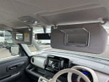 ミラー付きサンバイザー☆ちょっとしたお化粧直しなどに便利です!危険なので運転しながらではなく、止まってから使ってくださいね♪
