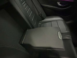 メルセデス・ベンツの定める厳しい基準をクリアしたお車のみをご案内させて頂きます。納車前整備はメーカー規定に基づき当店3Fの指定工場で入念に行なわれます。熟練のメカニックがお客様のお車を整備致します。