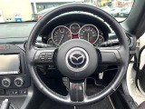 【純正革巻きステアリング】上質な革を使用することで、手にしっかり馴染みとても運転しやすいハンドルです♪