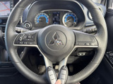 手に馴染むステアリングは、運転の楽しさを高めます。操作性も良く、スムーズなドライビングをサポートします。握り心地も快適です。
