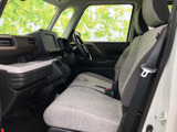 運転しやすい視界と、操作しやすい配置。快適なドライビングをサポートします。日常使いにも最適な室内空間です。