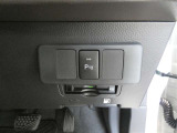 コーナーセンサーを車の前後に装備。障害物までの距離に応じて警告音を変えてお知らせ。縦列駐車時や駐車場・車庫などでの取り回しをサポートします。詳細は販売店スタッフまでおたずねください。