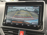 バックモニターで後方の状況をしっかり確認。狭い場所での駐車や車庫入れも安心です。安全な運転をサポートします。