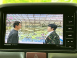 停車中にテレビや映像を楽しめる機能。長距離移動や休憩時間も快適に過ごせます。エンターテイメント性も充実しています。