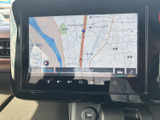 見やすい地図表示で、目的地への道案内をスムーズに。渋滞情報もリアルタイムで確認でき、効率的なルート選択が可能です。