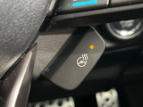 【ステアリングヒーター】冬場に冷たくなりやすい革巻きステアリングを、スイッチ一つで素早く適温に!エアコンよりも早く温まってくれるので、寒い日の運転も快適になりますね♪
