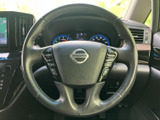 握りやすいステアリングは、運転操作をスムーズに。操作性にも優れ、快適なドライビングを実現します。ステッチなど、細部にもこだわりが感じられます。