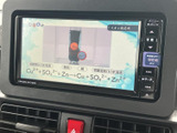 停車中にTVの視聴が可能。長距離移動の際の休憩時間に、番組を楽しむことができます。快適な時間を過ごせる空間です。