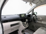 ダイハツのお店では、ダイハツ車を知り尽くしたプロフェッショナルが、専用の診断機器を使って各システムを点検しております。