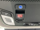 【SOSボタン】体調が悪くなったときや、事故に遭遇したとき、あおり運転にあっている時など、緊急時にボタンを押すと緊急サポートセンターにつながり、オペレーターが警察・救急への取次ぎを行います。