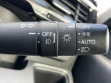 操作しやすいウインカーレバーは、安全な車線変更や右左折をサポートします。直感的な操作性で、運転の負担を軽減します。