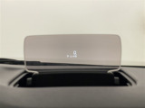 HUD(ヘッドアップディスプレイ)速度表示をフロントガラスに表示できます。