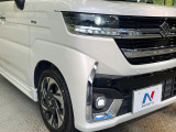 【LEDヘッドライト】悪天候や夜間走行時も良好な視界を確保し安心して運転できる高輝度LEDヘッドライトを装備!点灯速度が早く、消費電力も抑えられています。
