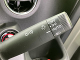 操作しやすいウインカーレバーで、安全確認をスムーズに行えます。クリアな視認性で、運転操作をサポートします。
