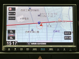 鮮明なディスプレイで、目的地までスムーズなナビゲーションをサポートします。細部まで確認できるので、初めての道でも安心してお出かけいただけます。