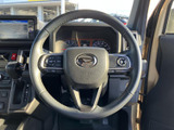 握りやすいステアリングは、運転操作をスムーズにします。操作性にも優れており、長距離運転でも疲れにくい設計です。
