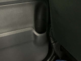 【後席ドア】ドリンクホルダーがあります。