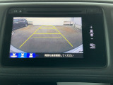 【リアカメラ】リバースに入れるだけで後方の映像が映ります。安全確認や、狭い駐車場での車庫入れ、雨の日や夜間など視界の悪い時に便利です。安全にバックする為には欠かせない装備です。
