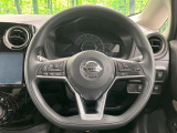 インテリアに合わせたデザインのステアリングは、運転される方のことも考え、運転しやすい形状、大きさです。是非一度、実際に触ってお確かめください。