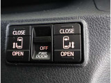 両側パワースライドドア付きだから、狭い駐車スペースなどでの 乗り降りラクラク!小さなお子さまのいるご家庭には嬉しい装備。