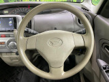 インテリアに合わせたデザインのステアリングは、運転される方のことも考え、運転しやすい形状、大きさです。是非一度、実際に触ってお確かめください。