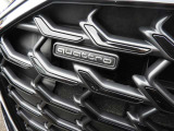 Audi独自のクワトロシステムを搭載。路面状況に応じて優れた走行安定性を発揮し、快適で安心感のあるドライビングを実現します。