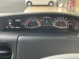視認性の高いメーター類は、運転に必要な情報を的確に伝えます。運転に集中できる、シンプルで分かりやすいデザインが特徴です。
