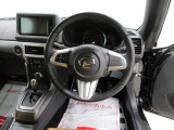 ダイハツのお店では、ダイハツ車を知り尽くしたプロフェッショナルが、専用の診断機器を使って各システムを点検しております。