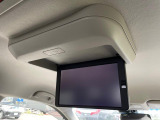 【フリップダウンモニター】大画面モニターで後席でもエンタメをお楽しみいただけます。小さなお子様にも大人気の装備です♪