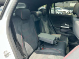 メルセデス・ベンツの定める厳しい基準をクリアしたお車のみをご案内させて頂きます。納車前整備はメーカー規定に基づき当店3Fの指定工場で入念に行なわれます。熟練のメカニックがお客様のお車を整備致します。