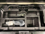 ラゲージの下にはジャッキや応急パンク修理セットが備わっています