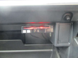 【ETC車載器】が装備されています。ETCカードを差し込むだけで高速道路の利用が可能です。