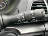 操作しやすいウインカーレバーで、安全な車線変更をサポート。オートリターン機能も搭載されています。