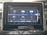 お気に入りの音楽やラジオを、クリアな音質で楽しめます。CDやUSBメモリなど、様々なメディアに対応し、ドライブを盛り上げます。