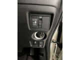 運転席から各種ボタン操作がしやすい設計♪シンプルでありながら質感にもこだわりを感じる素敵なデザインです!