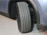 純正ホイールが車を引き締めてくれています。