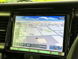 地図画面には周辺の道路や施設が表示され、現在地を確認しながら目的地までの道順を把握できます。縮尺などの表示もあり、日常の移動先を探す際にも活用しやすいナビ画面です。