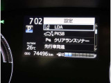 スタイリッシュなデザインのインパネ。各操作スイッチは使いやすい位置に配置されてます。