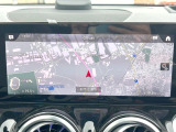 ●純正ナビ:一体感のあるナビは、高級感ある車内を演出してくれます。オーディオ機能も充実しておりますので、運転もより楽しめます♪