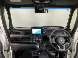【前方視界】開放的な前方視界!運転がしやすく疲れにくいです♪窓が大きく、見通しがとっても良いおクルマですよ♪