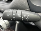 雨の日でもクリアな視界を確保。ワイパーの操作は簡単で、運転に集中できます。速度調整もスムーズに行え、雨天時の安全運転をサポートします。快適なドライブをサポートします。