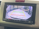 【バックカメラ】駐車時に後方がリアルタイム映像で確認できます。大型商業施設や立体駐車場での駐車時や、夜間のバック時に大活躍!運転スキルに関わらず、今や必須となった装備のひとつです!