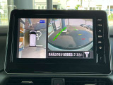 『アラウンドビューモニター』は、空から見下ろすような視点で、スムースな駐車と安全確認をサポートします。