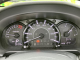 速度や燃料の状況などをまとめて確認しやすいメーター配置です。表示が運転席正面に集まり、走行前や停車時に必要な情報を見渡せます。